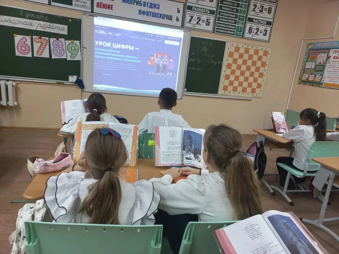 Урок Цифры в 3-В классе: «Дело в чате: эволюция нейросетей и цифровая безопасность». Урок Цифры в 3-В классе: «Дело в чате: эволюция нейросетей и цифровая безопасность»..