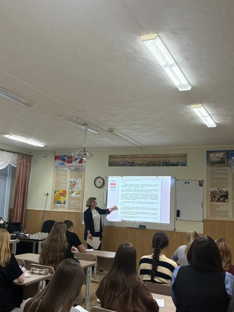 УРОК КОНСТИТУЦИИ В 11-А КЛАССЕ: ОТ ИСТОРИИ К ПРАКТИКЕ! УРОК КОНСТИТУЦИИ В 11-А КЛАССЕ: ОТ ИСТОРИИ К ПРАКТИКЕ!.