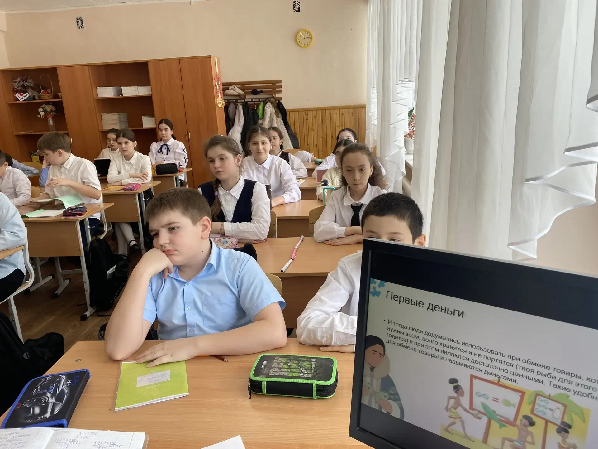 GLOBAL MONEY WEEK ПО-ЮГОРСКИ: 4-КЛАССНИКИ ОТПРАВИЛИСЬ В ПУТЕШЕСТВИЕ ПО ИСТОРИИ ДЕНЕГ! GLOBAL MONEY WEEK ПО-ЮГОРСКИ: 4-КЛАССНИКИ ОТПРАВИЛИСЬ В ПУТЕШЕСТВИЕ ПО ИСТОРИИ ДЕНЕГ!.