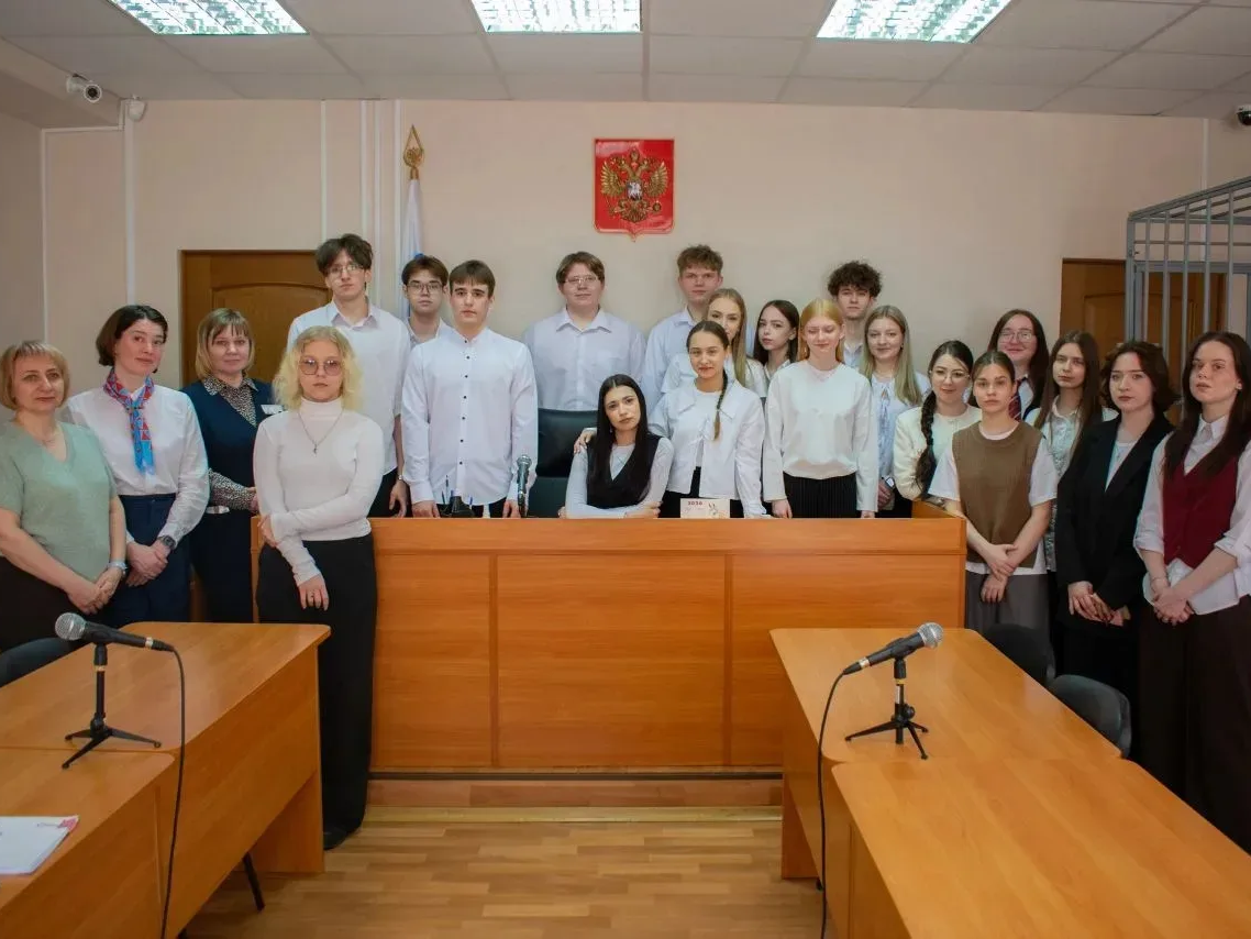 УРОК ПРАВА В ДЕЙСТВИИ: 11-КЛАССНИКИ ПОБЫВАЛИ НА НАСТОЯЩЕМ СУДЕБНОМ ПРОЦЕССЕ. УРОК ПРАВА В ДЕЙСТВИИ: 11-КЛАССНИКИ ПОБЫВАЛИ НА НАСТОЯЩЕМ СУДЕБНОМ ПРОЦЕССЕ..
