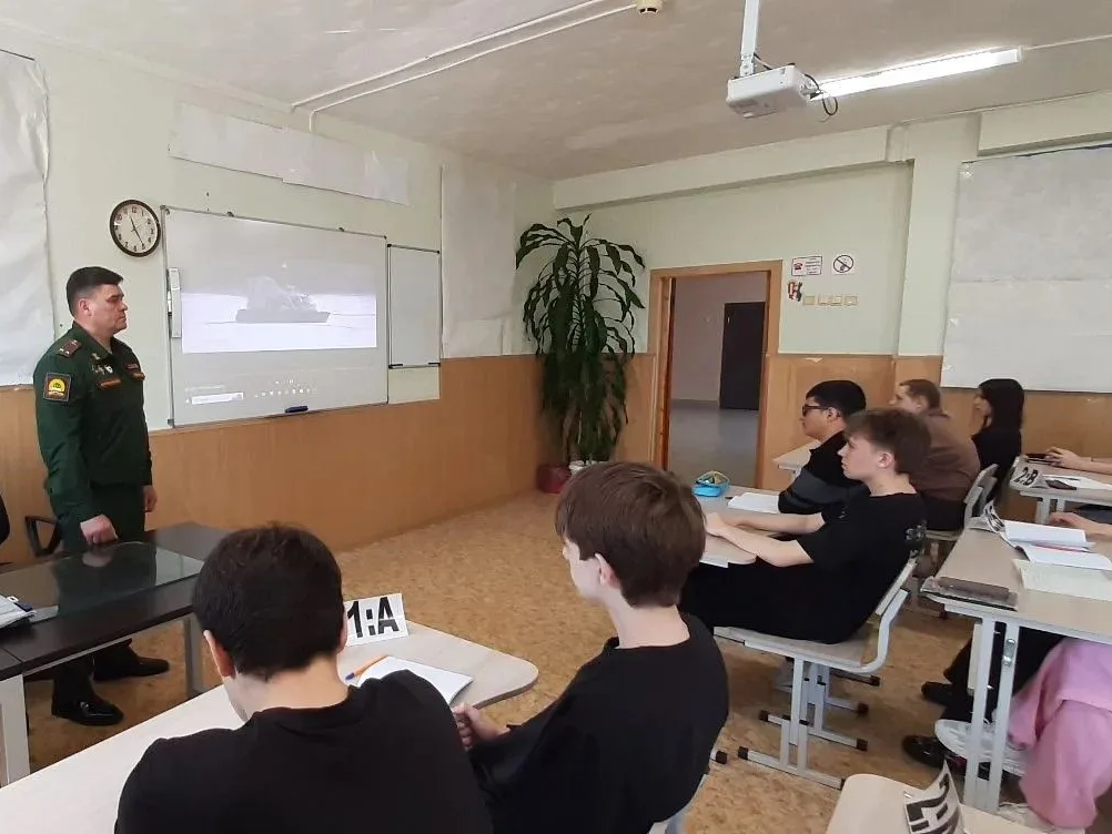 В МБОУ СОШ №8 ПРОШЛА ПРОФОРИЕНТАЦИОННАЯ ВСТРЕЧА С ПРЕДСТАВИТЕЛЕМ ДАЛЬНЕВОСТОЧНОГО ГВАРДЕЙСКОГО ОБЩЕВОЙСКОВОГО КОМАНДНОГО УЧИЛИЩА В МБОУ СОШ №8 ПРОШЛА ПРОФОРИЕНТАЦИОННАЯ ВСТРЕЧА С ПРЕДСТАВИТЕЛЕМ ДАЛЬНЕВОСТОЧНОГО ГВАРДЕЙСКОГО ОБЩЕВОЙСКОВОГО КОМАНДНОГО УЧИЛИЩА.